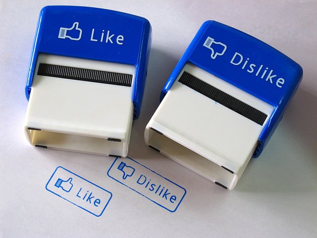Facebook Friday: Why Do You ‘Like’ Facebook? [Poll]