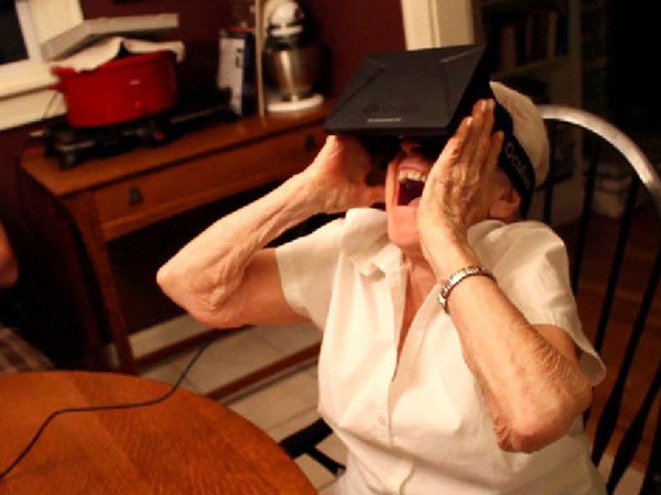90 Year Old Grandmother Tries the Oculus Rift [Video]
