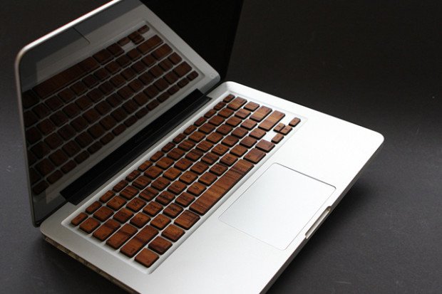 mac-spoilers-macbook-pro-wooden-keyboard-08