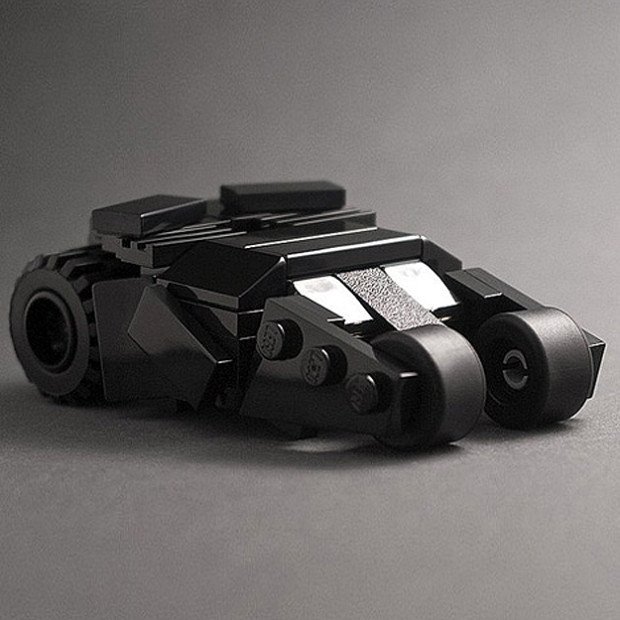 Batman-LEGO-Tumbler-Replica-mini-1