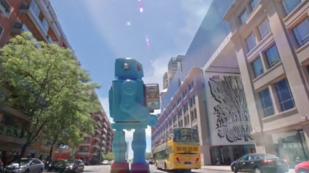 Giant Wind-Up Robots Overtake the Streets 2