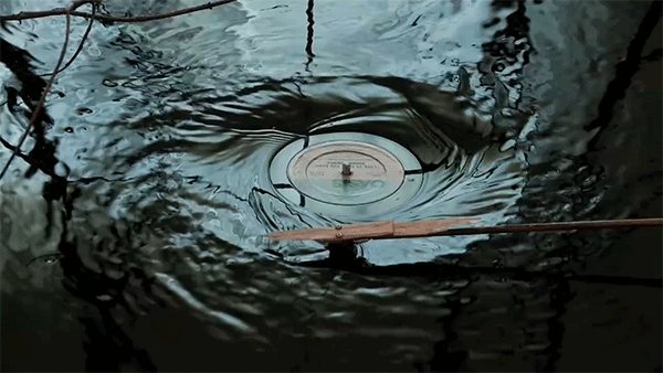 Submerged Turntable by Evan Holm Plays Records Underwater [Video]