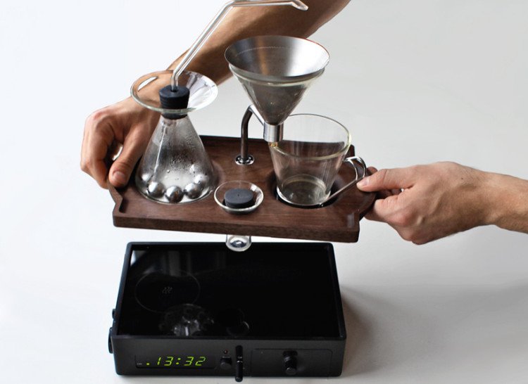 barisieur-alarm-clock-and-coffee-brewer-joshua-renouf-designboom-01