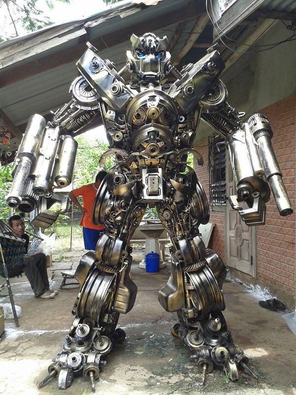 giant-transformers-made-from-old-car-parts-3
