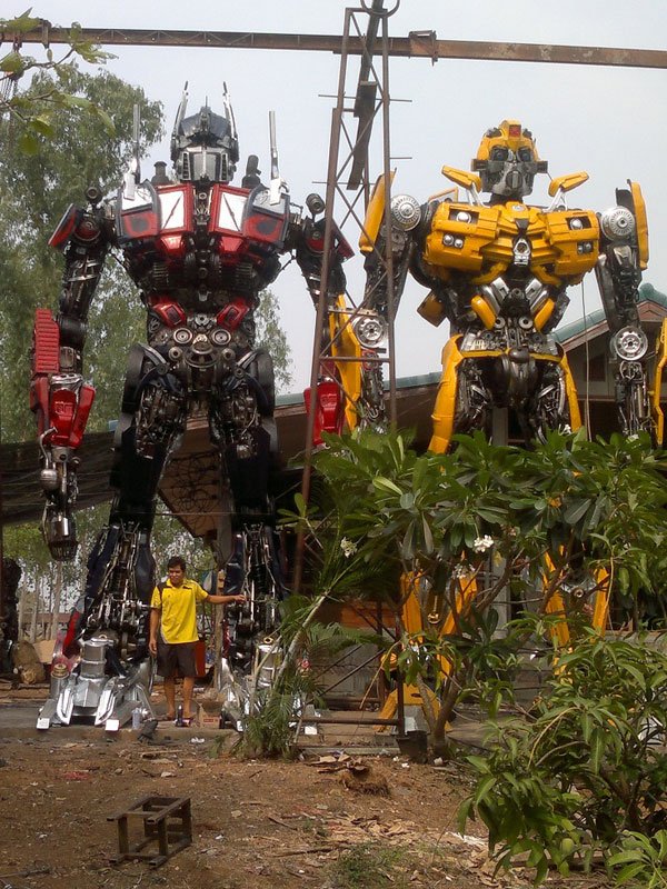 giant-transformers-made-from-old-car-parts-8