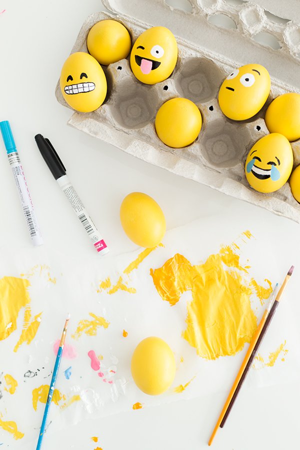 DIY-Emoji-Easter-Eggs9