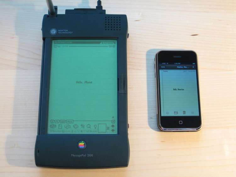 Apple_Newton_and_iPhone